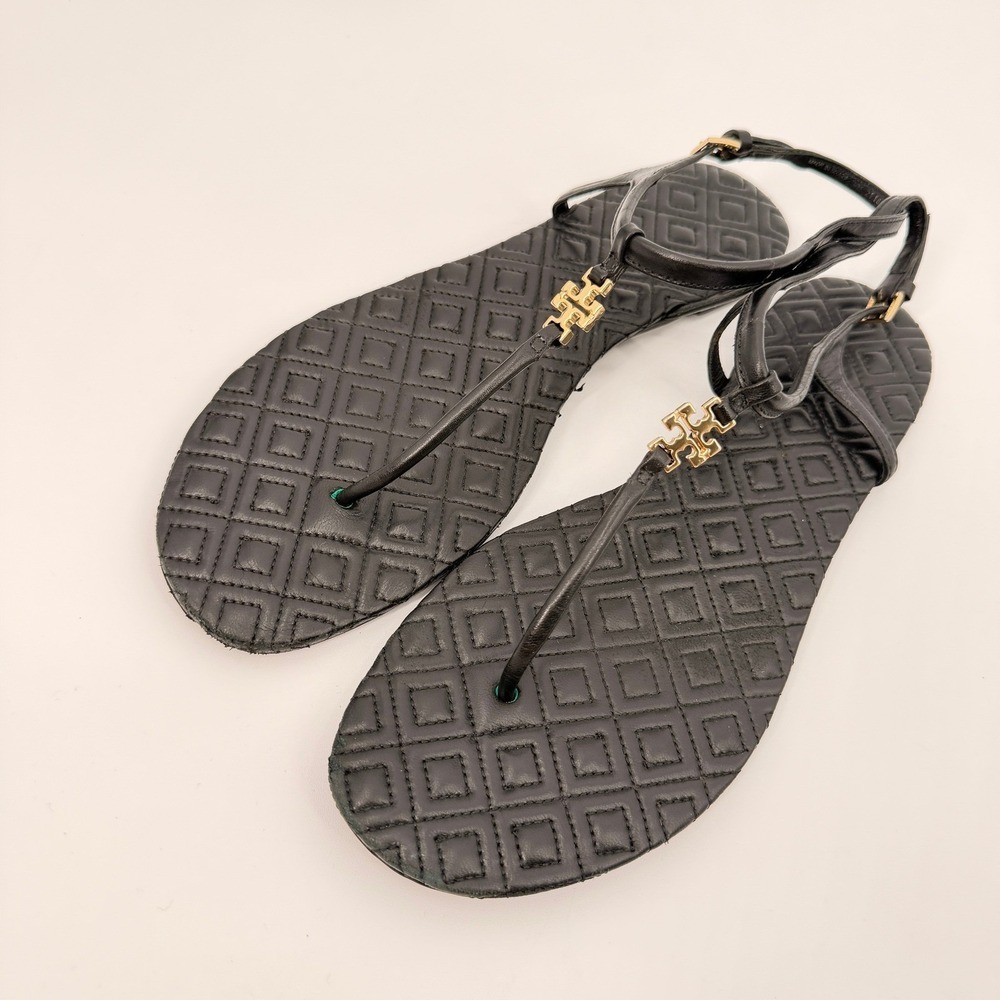 Tory Burch Emmy Sandal Womens 8.5M Black Quilted Leather Gold Logo Thong Flat - Picture 3 of 6
